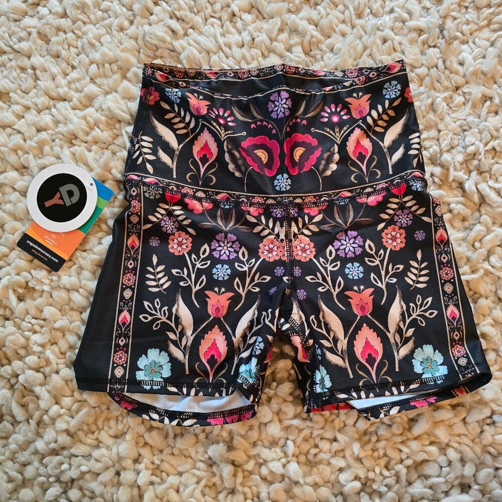 NWT Yoga Democracy Joey Short - Rustica size small